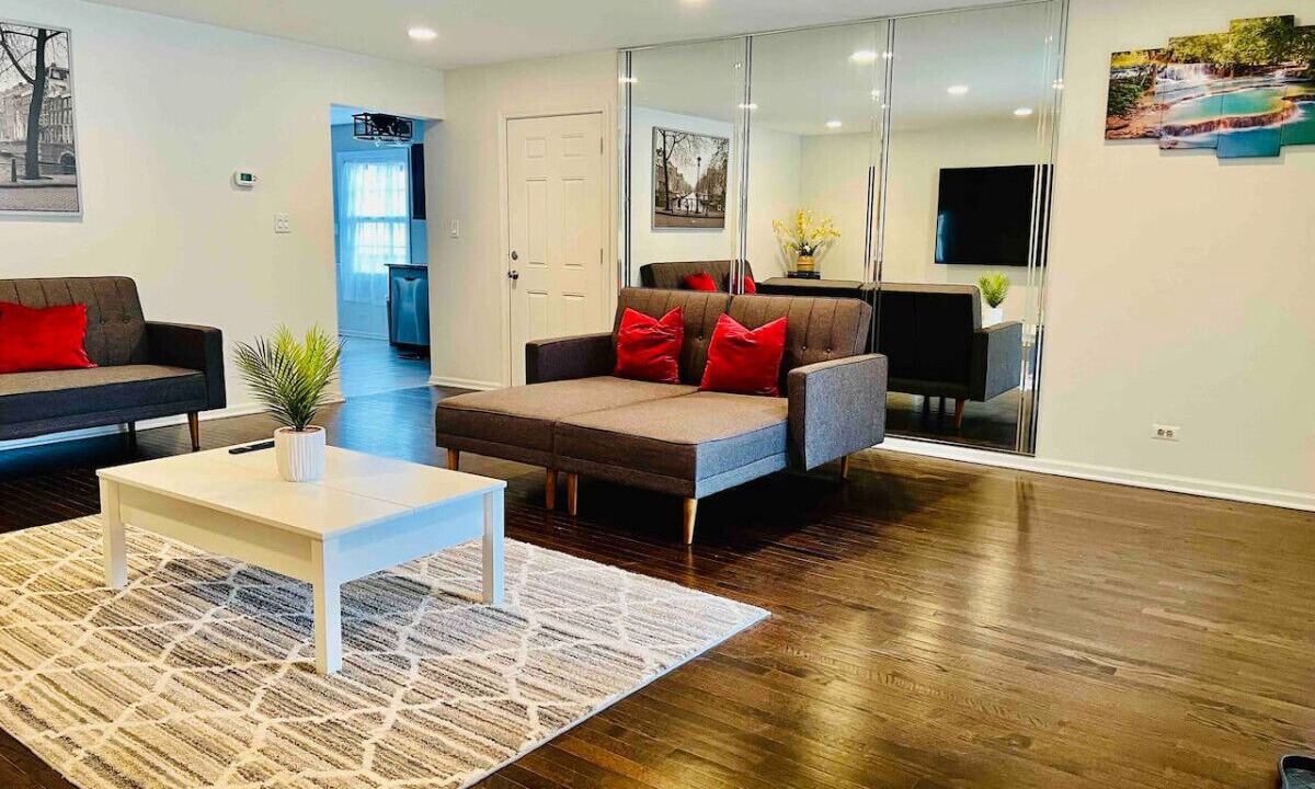 Photo of Livingroom in Elmhurst