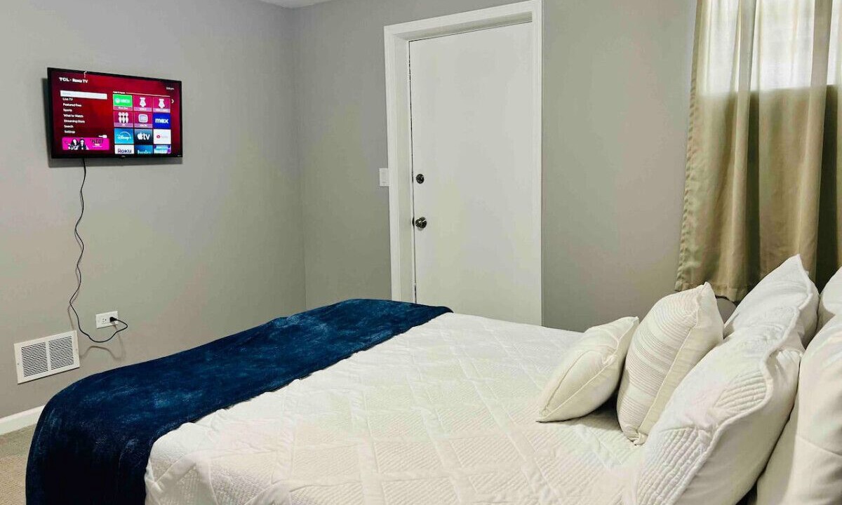 Photo of Bedroom in Elmhurst