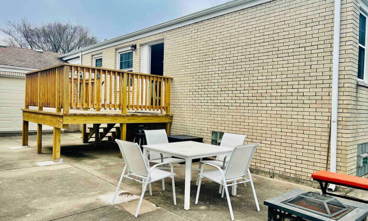 Photo of Outdoor in Elmhurst