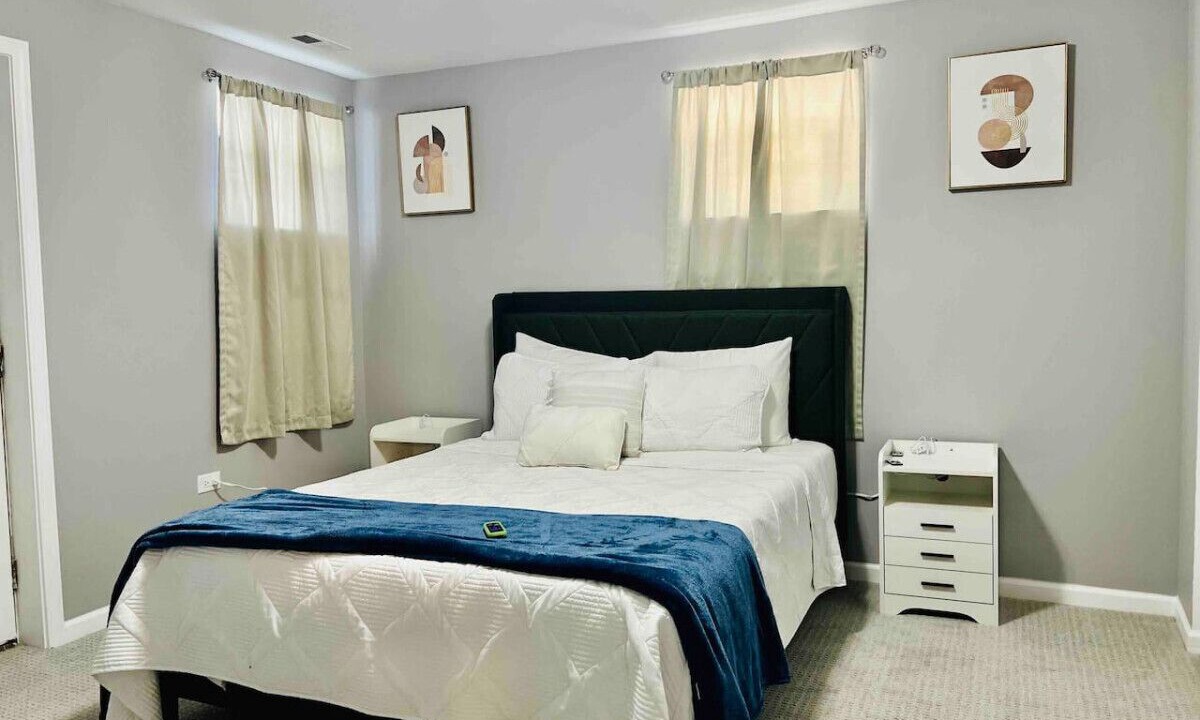 Photo of Bedroom in Elmhurst