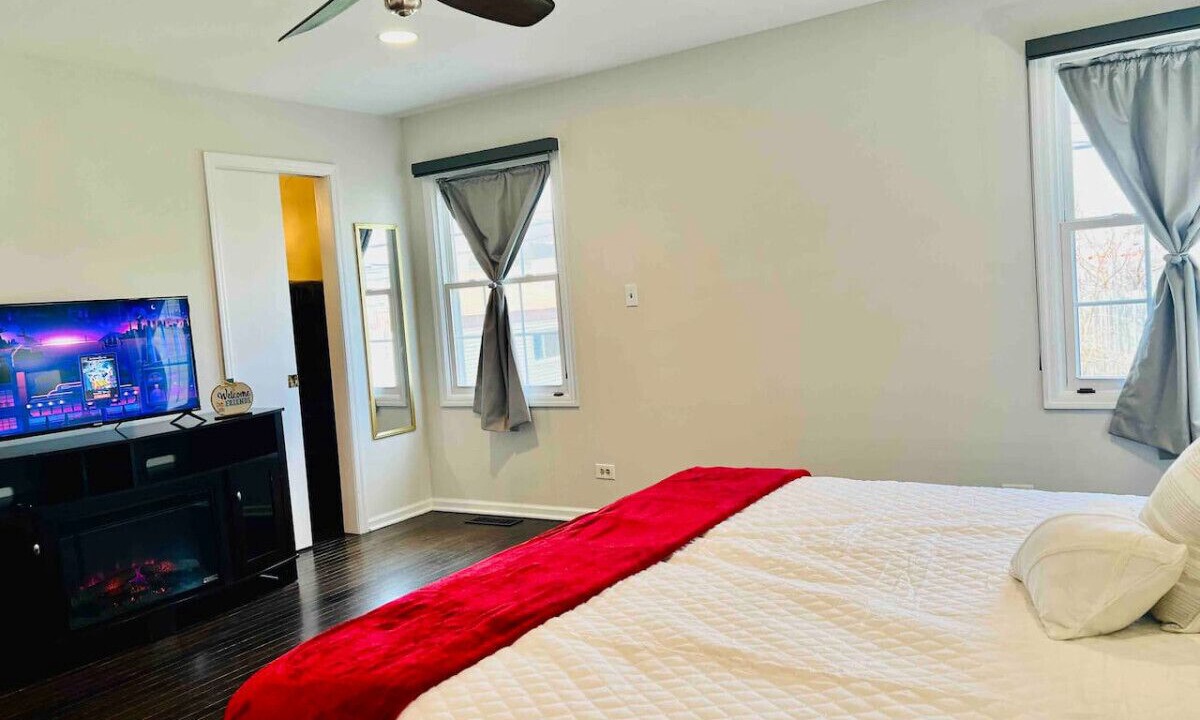 Photo of Bedroom in Elmhurst