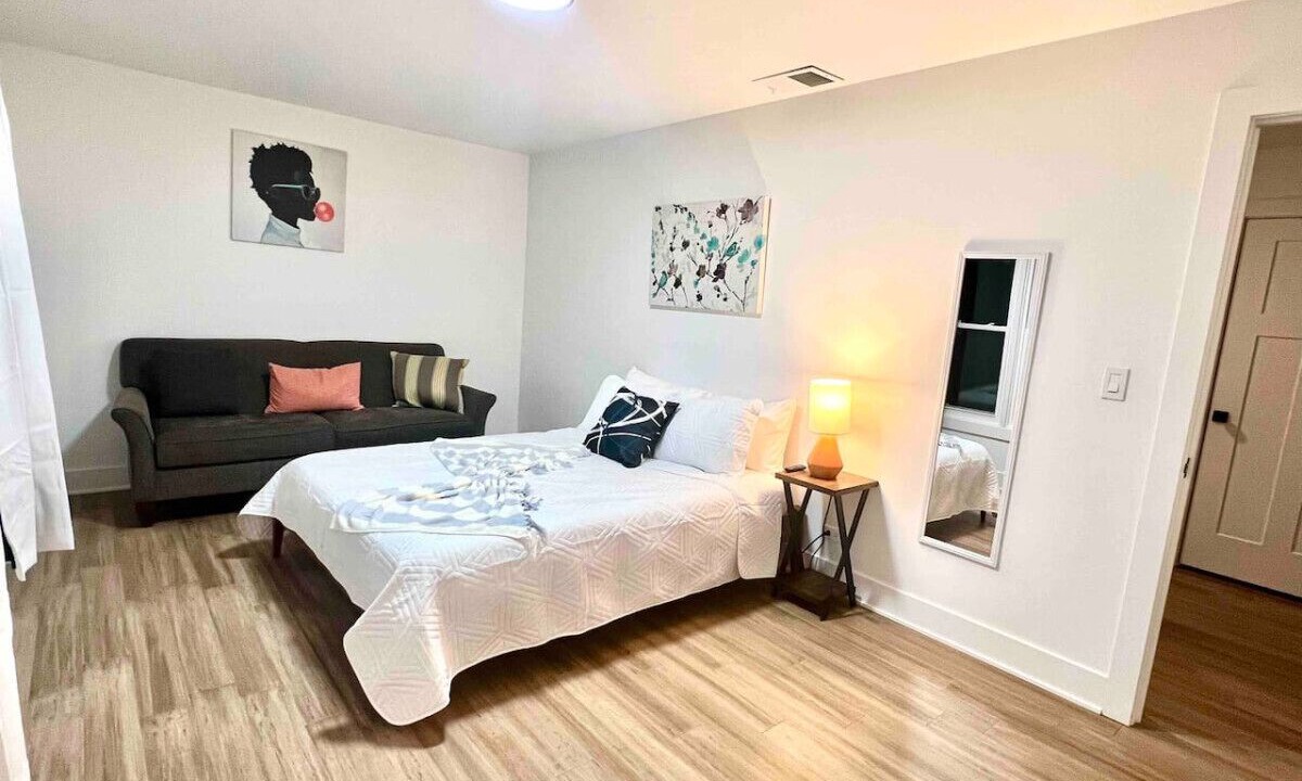 Photo of Bedroom in Elmhurst