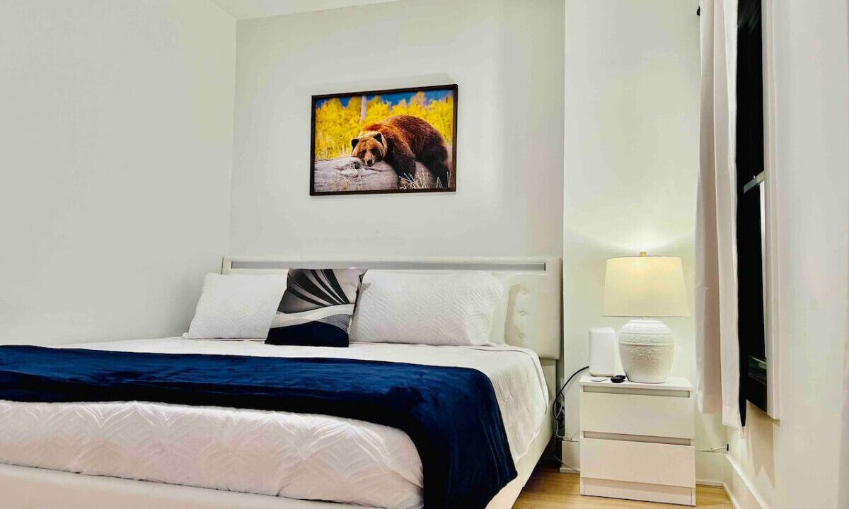 Photo of Bedroom in Elmhurst