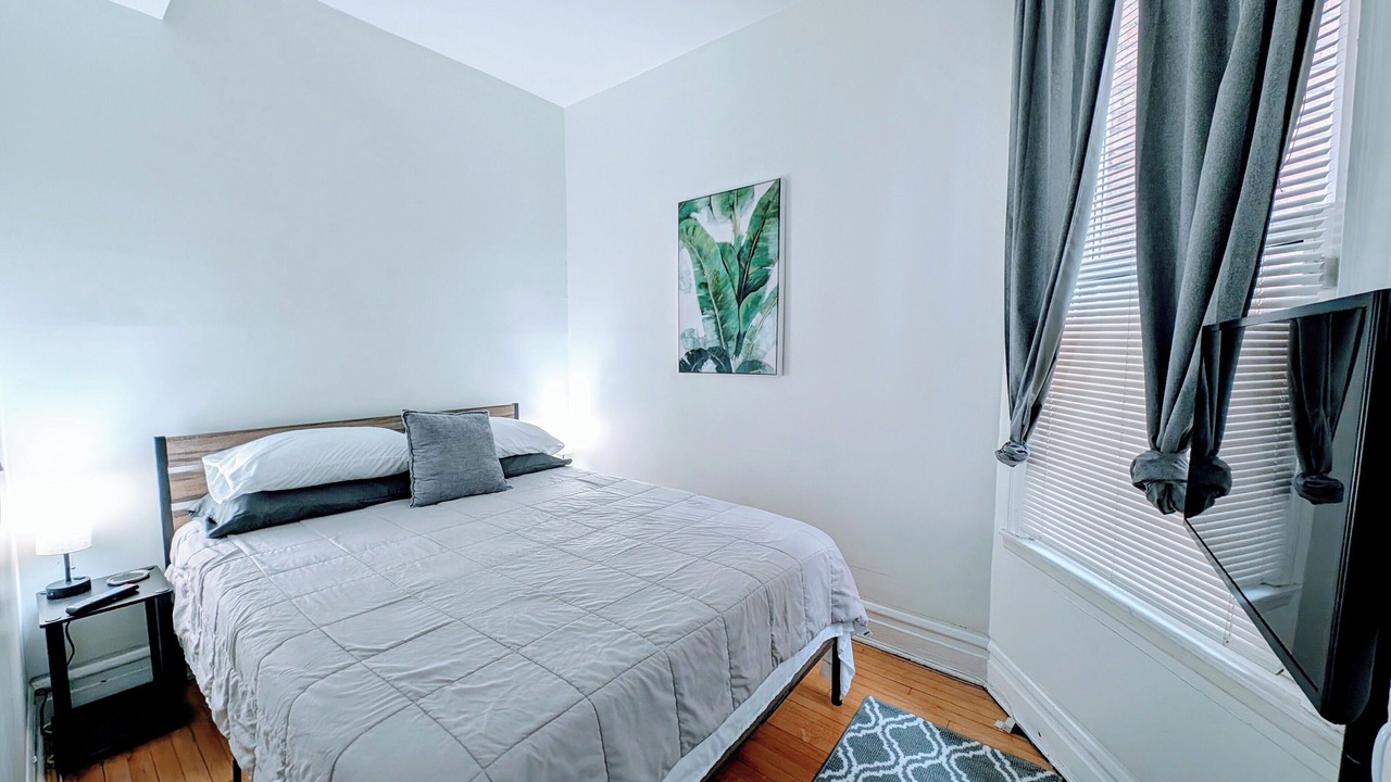 Photo of Bedroom in Roscoe Village
