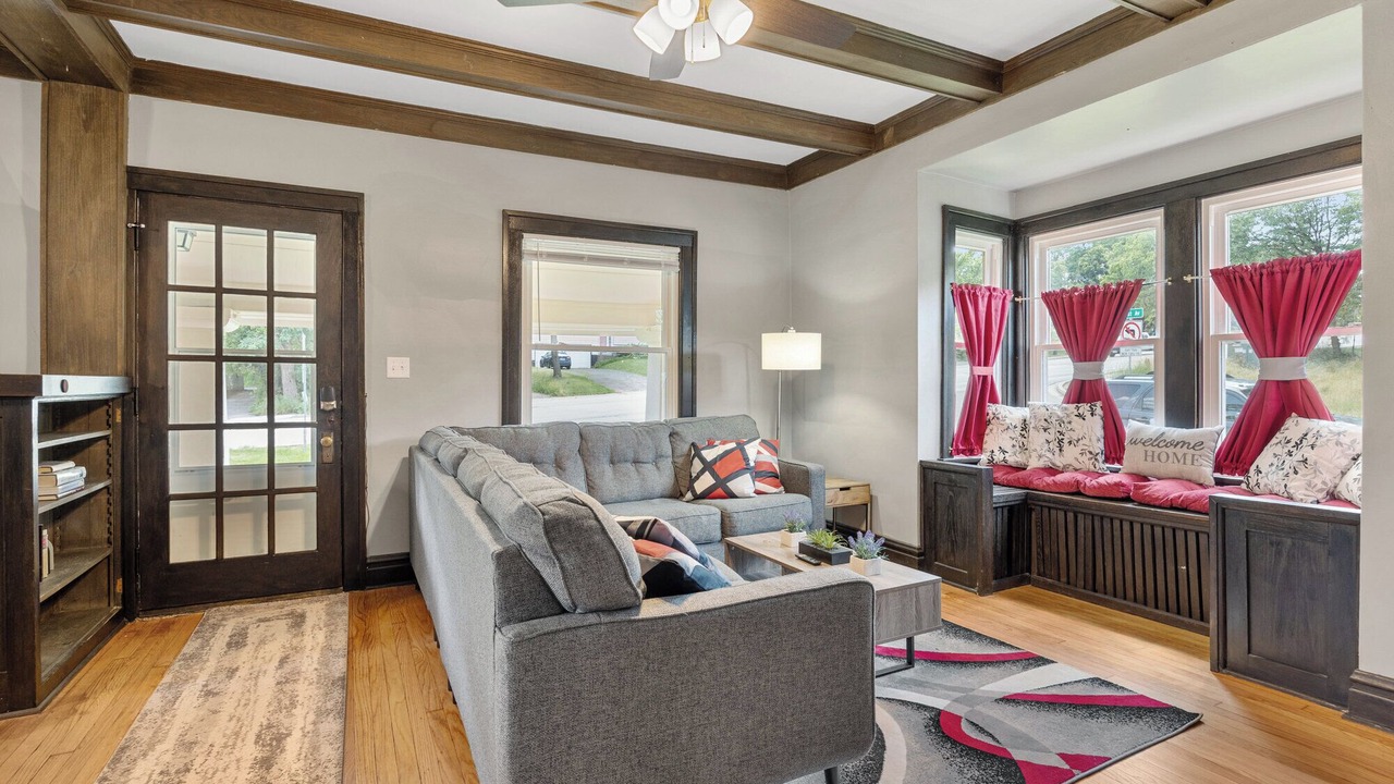 Photo of Livingroom in Glen Ellyn