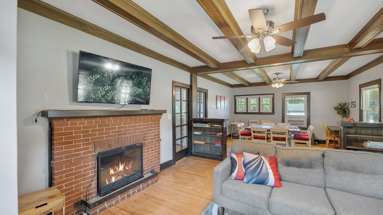 Photo of Livingroom in Glen Ellyn