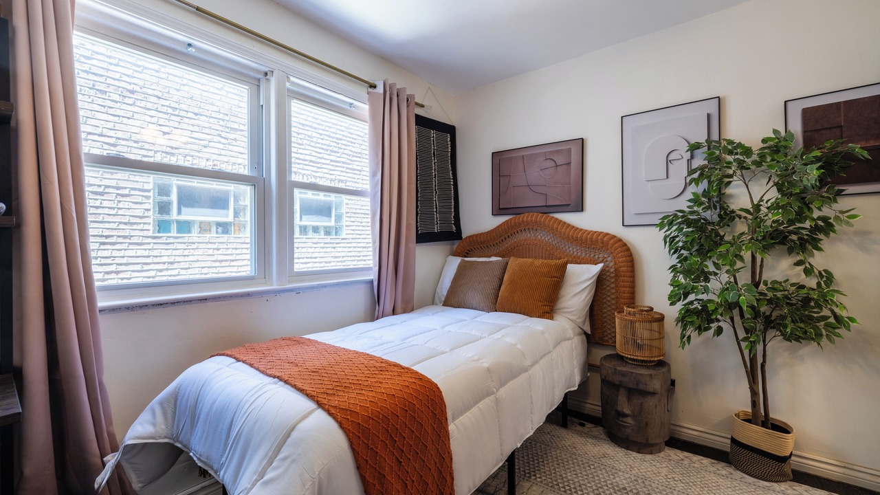 Photo of Bedroom in Evanston