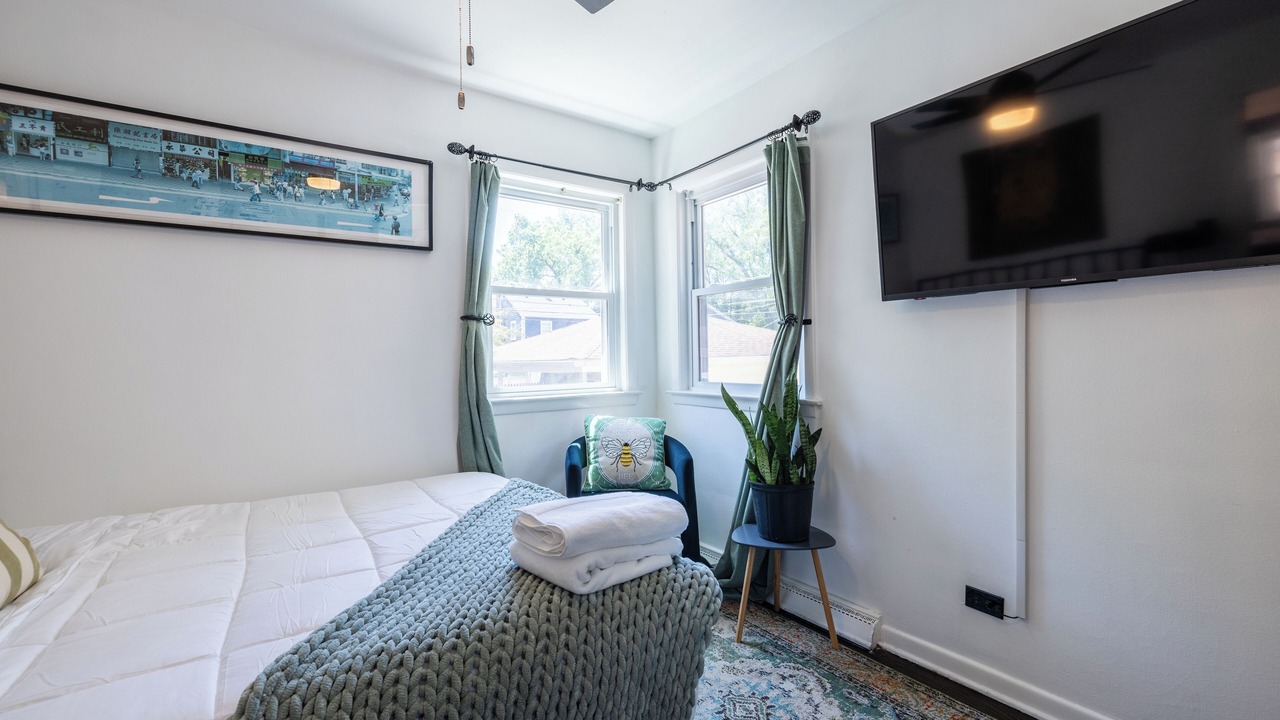 Photo of Bedroom in Evanston