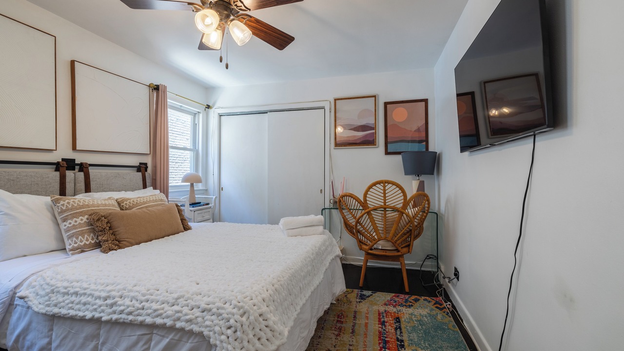 Photo of Bedroom in Evanston