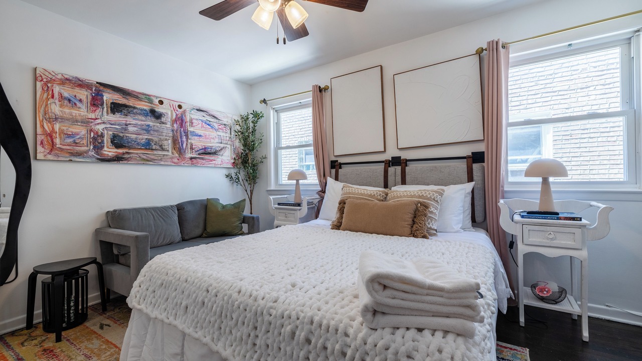 Photo of Bedroom in Evanston