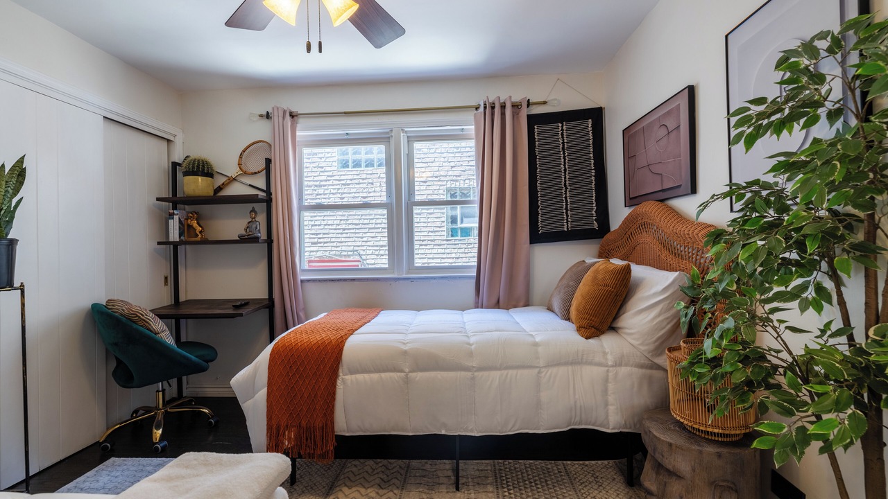Photo of Bedroom in Evanston