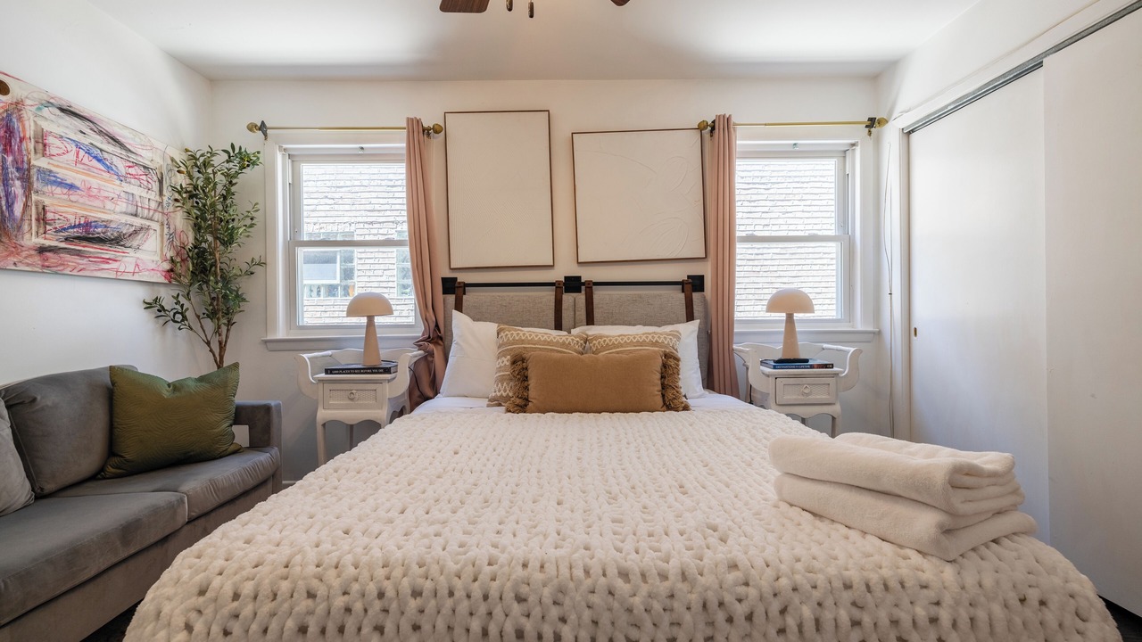 Photo of Bedroom in Evanston