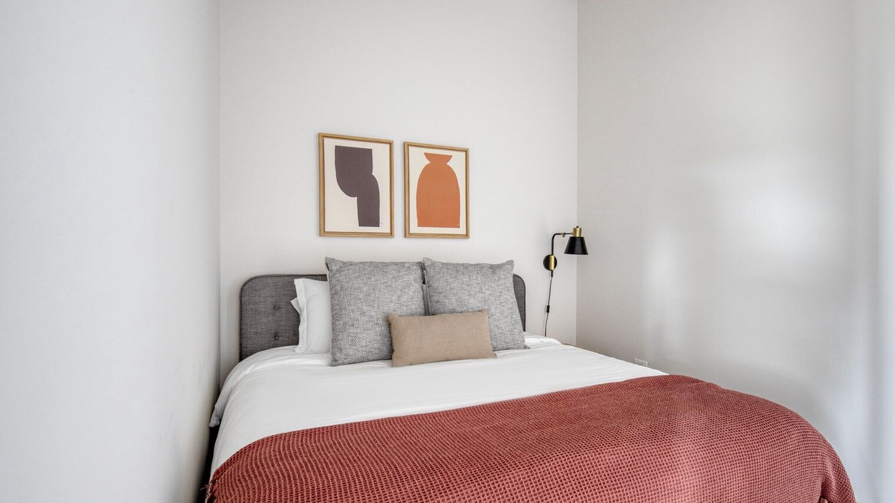 Photo of Bedroom in Near West Side