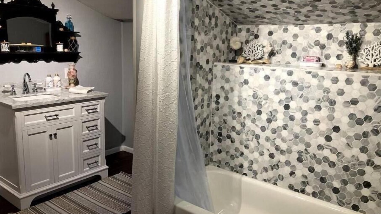 Photo of Bathroom in Hillsboro