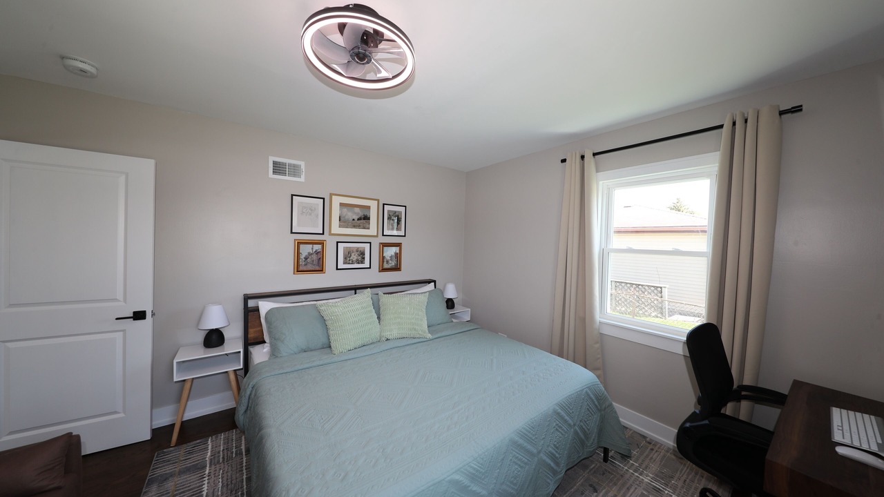Photo of Bedroom in Oak Lawn