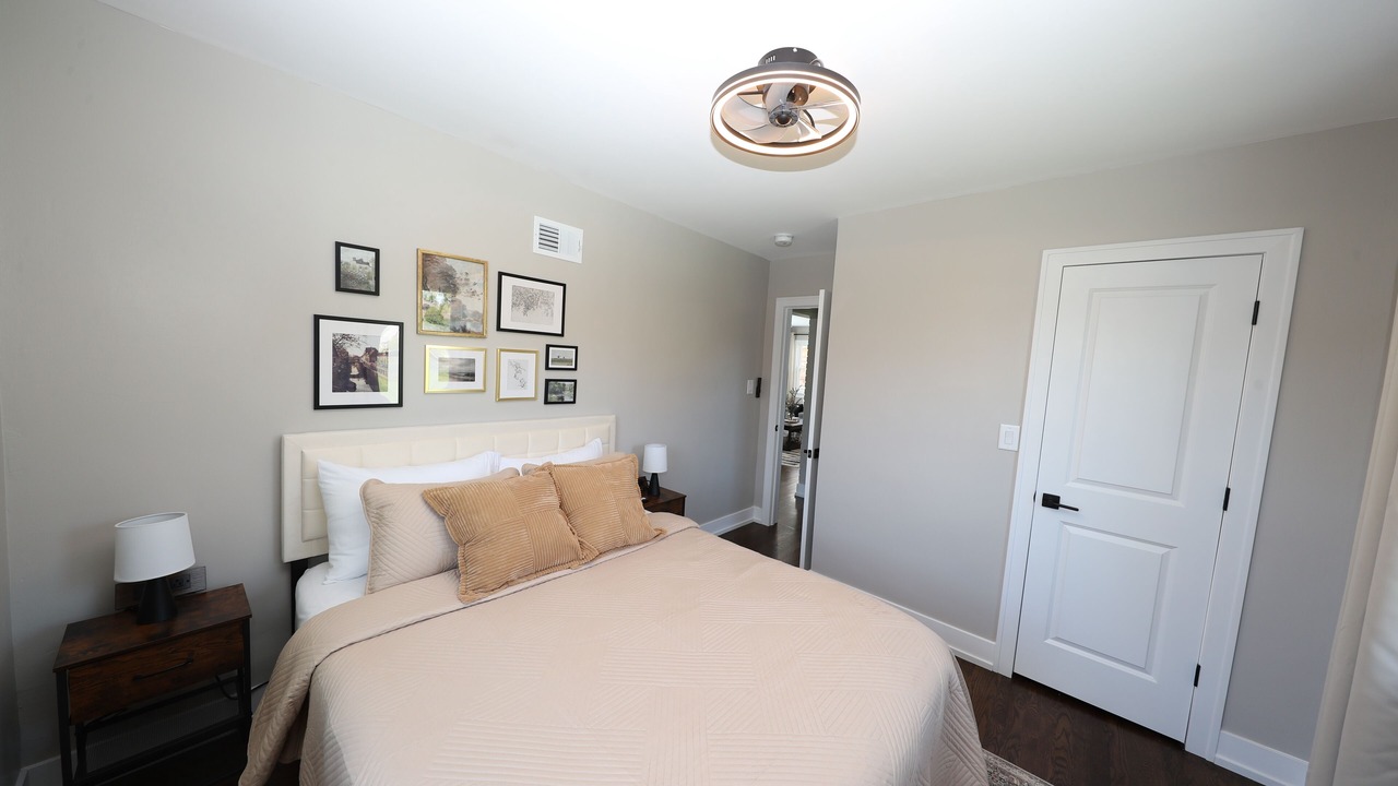 Photo of Bedroom in Oak Lawn