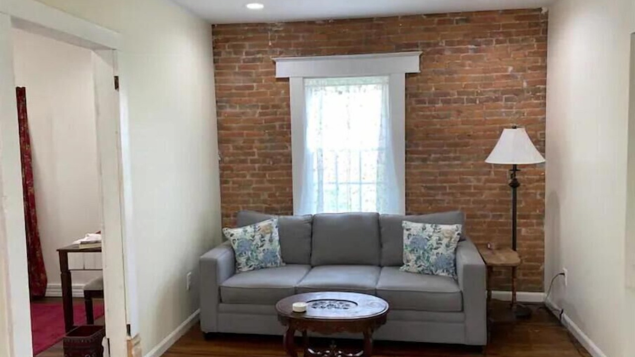 Photo of Livingroom in Hillsboro