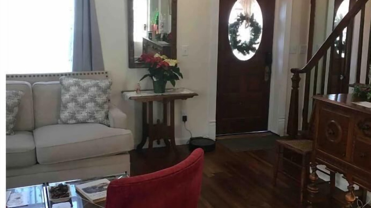 Photo of Livingroom in Hillsboro