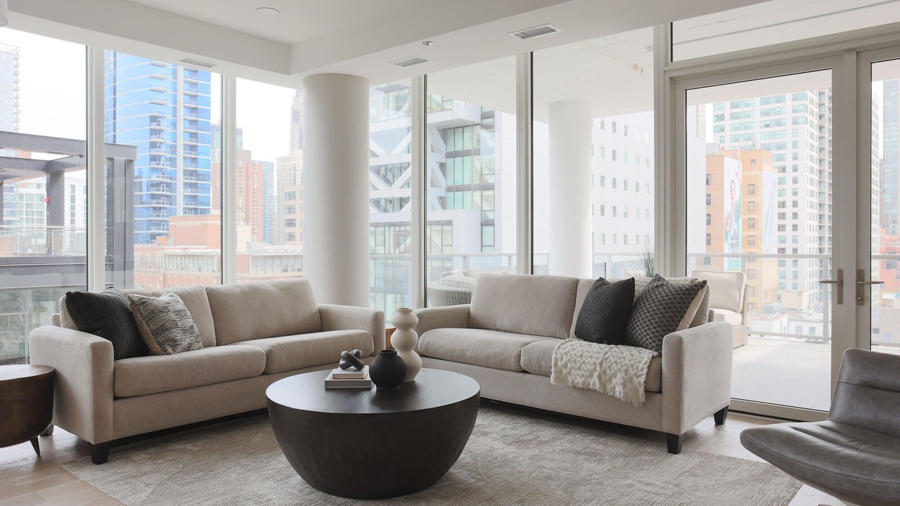 Photo of Livingroom in Near North Side
