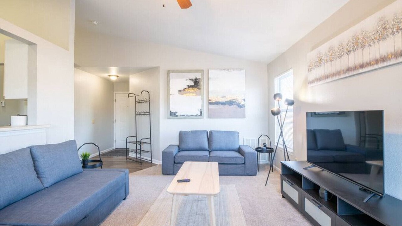 Photo of Livingroom in Groveland