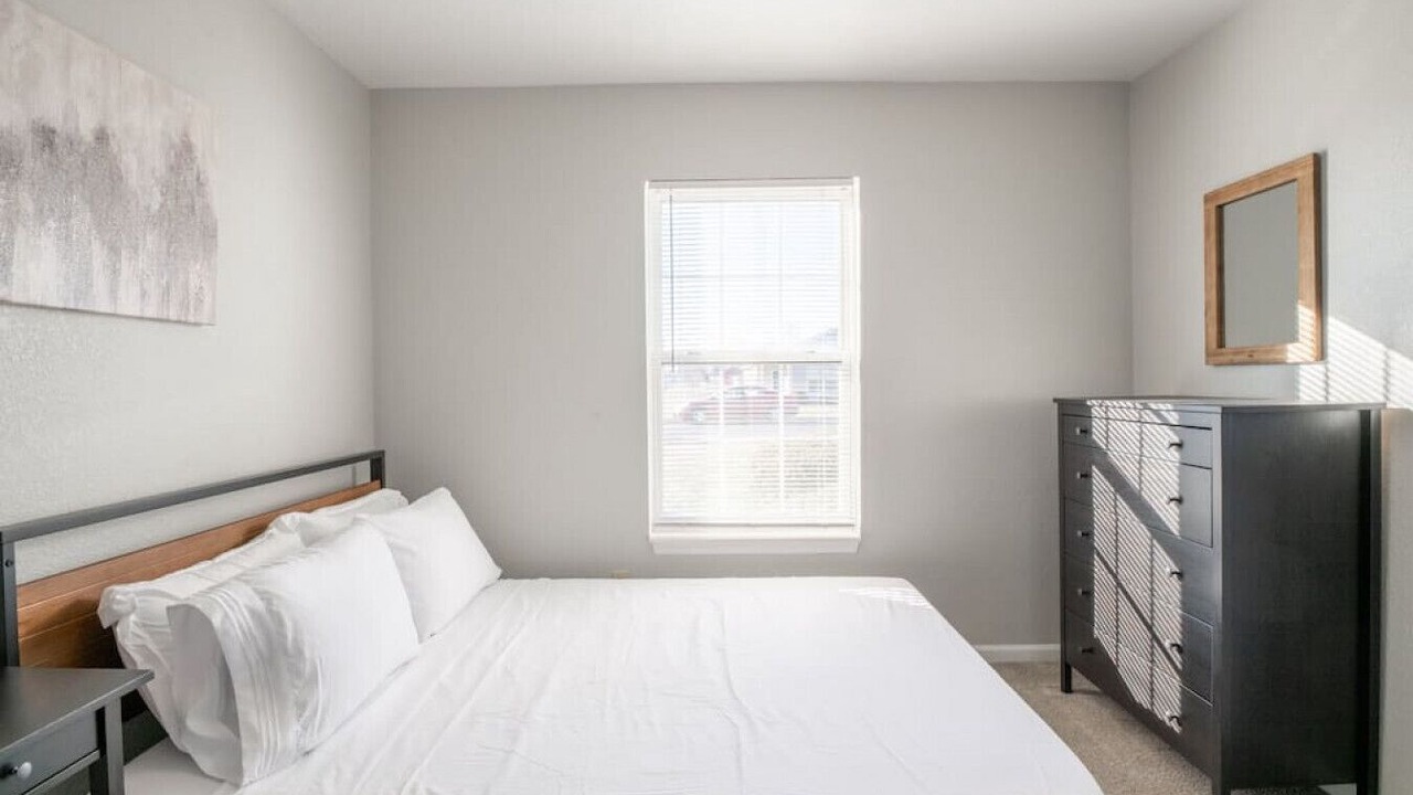 Photo of Bedroom in Groveland