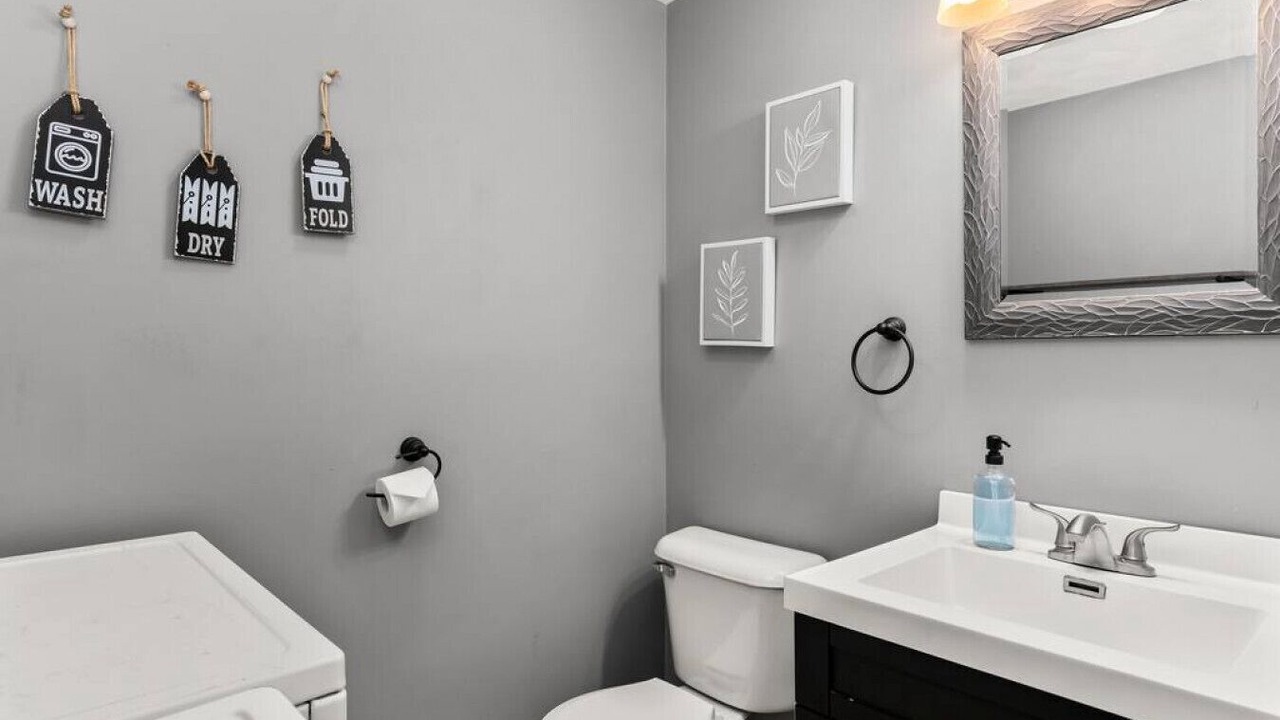 Photo of Bathroom in Sunnyland