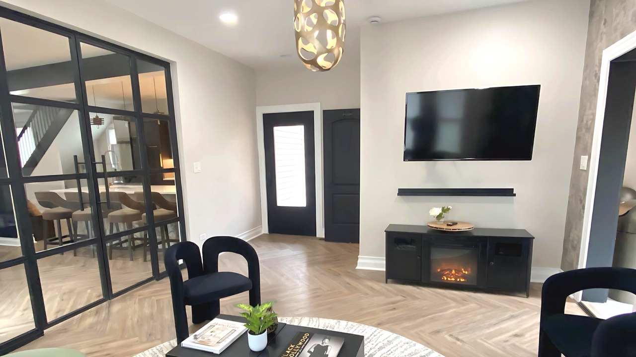 Photo of Livingroom in Beverly