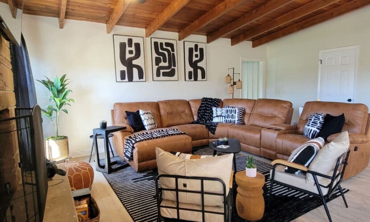 Photo of Livingroom in Highland Hills