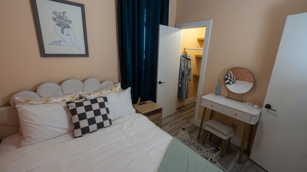 Photo of Bedroom in Rogers Park