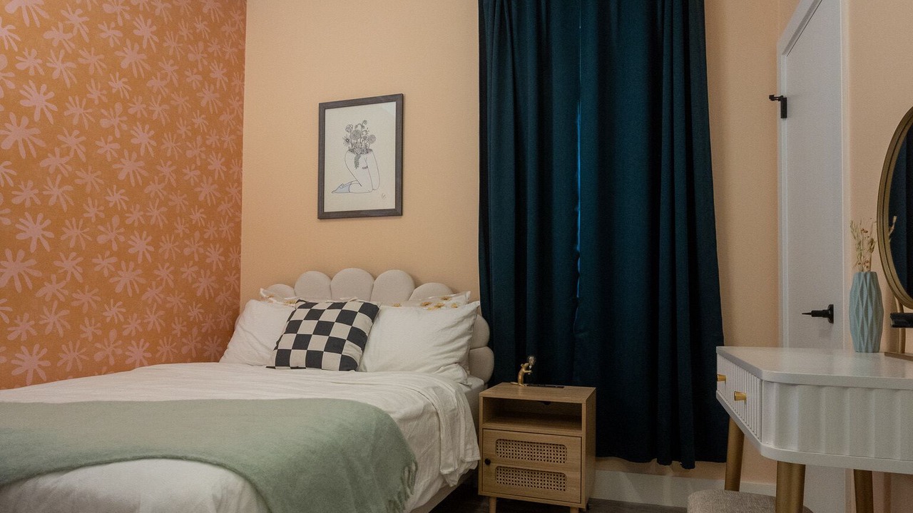 Photo of Bedroom in Rogers Park