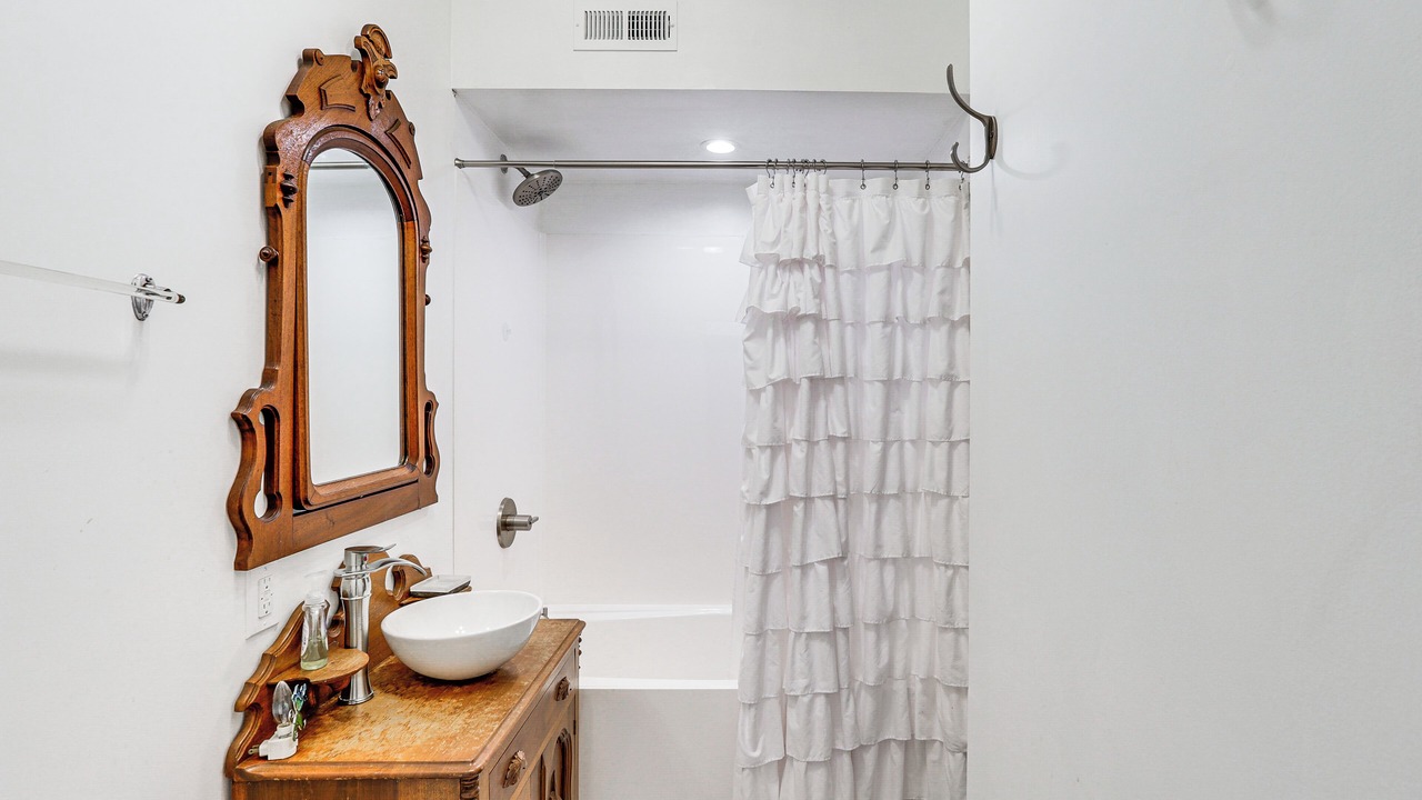 Photo of Bathroom in Carterville