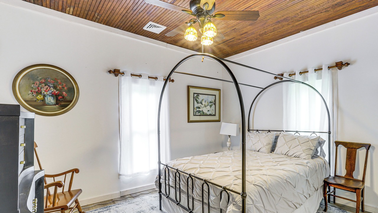 Photo of Bedroom in Carterville