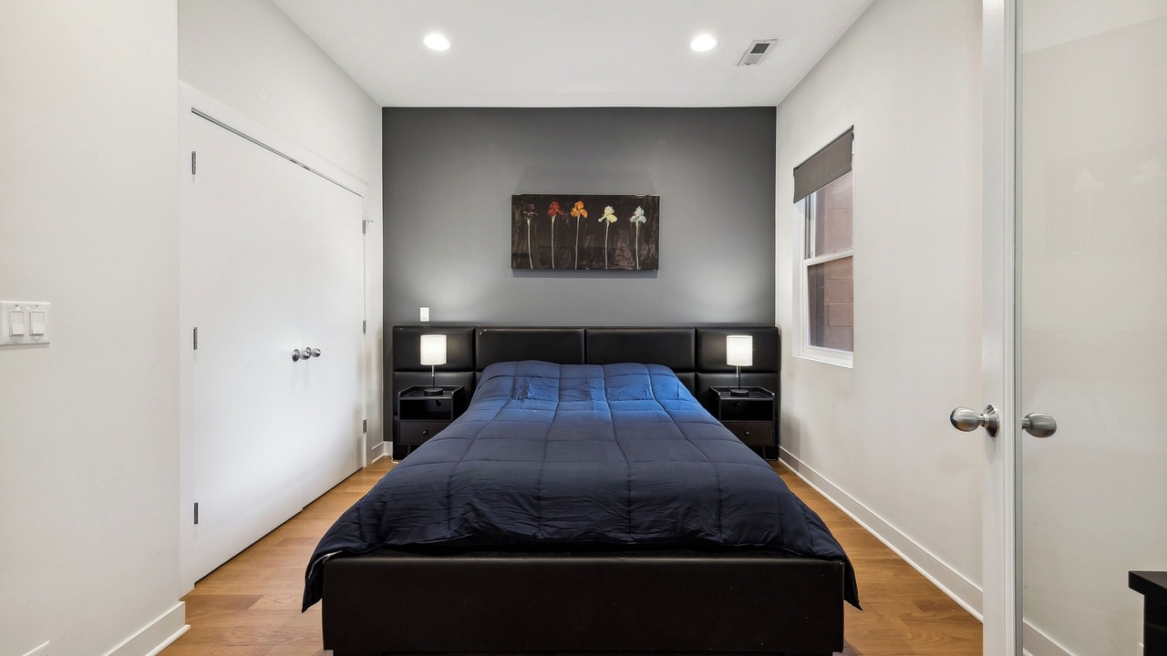 Photo of Bedroom in Lakeview