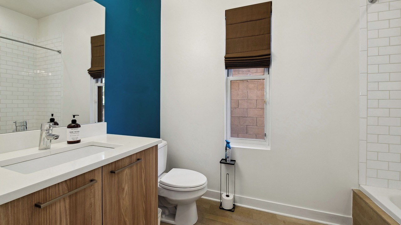 Photo of Bathroom in Lakeview