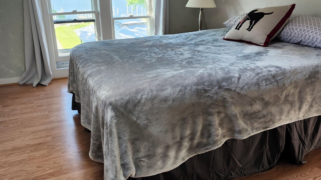 Photo of Bedroom in Fox River Grove