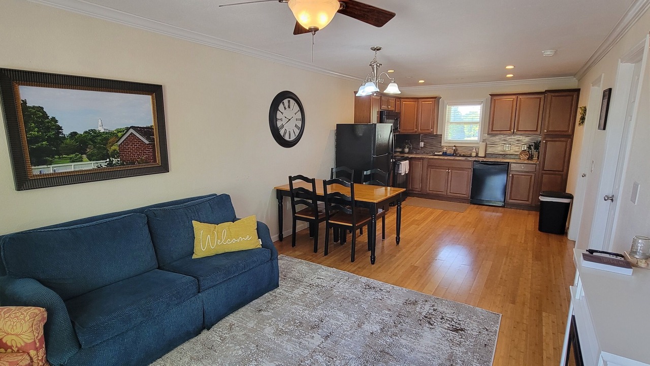 Photo of Livingroom in Nauvoo