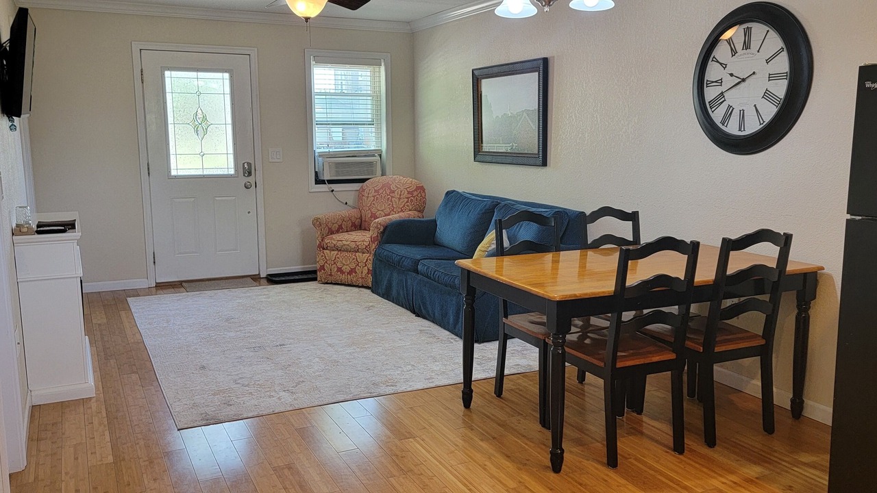 Photo of Livingroom in Nauvoo