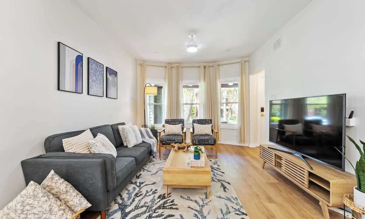 Photo of Livingroom in Oak Park