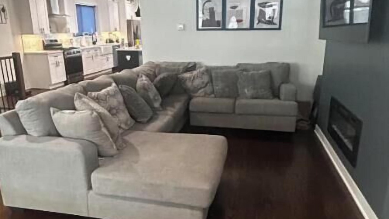 Photo of Livingroom in East Beverly