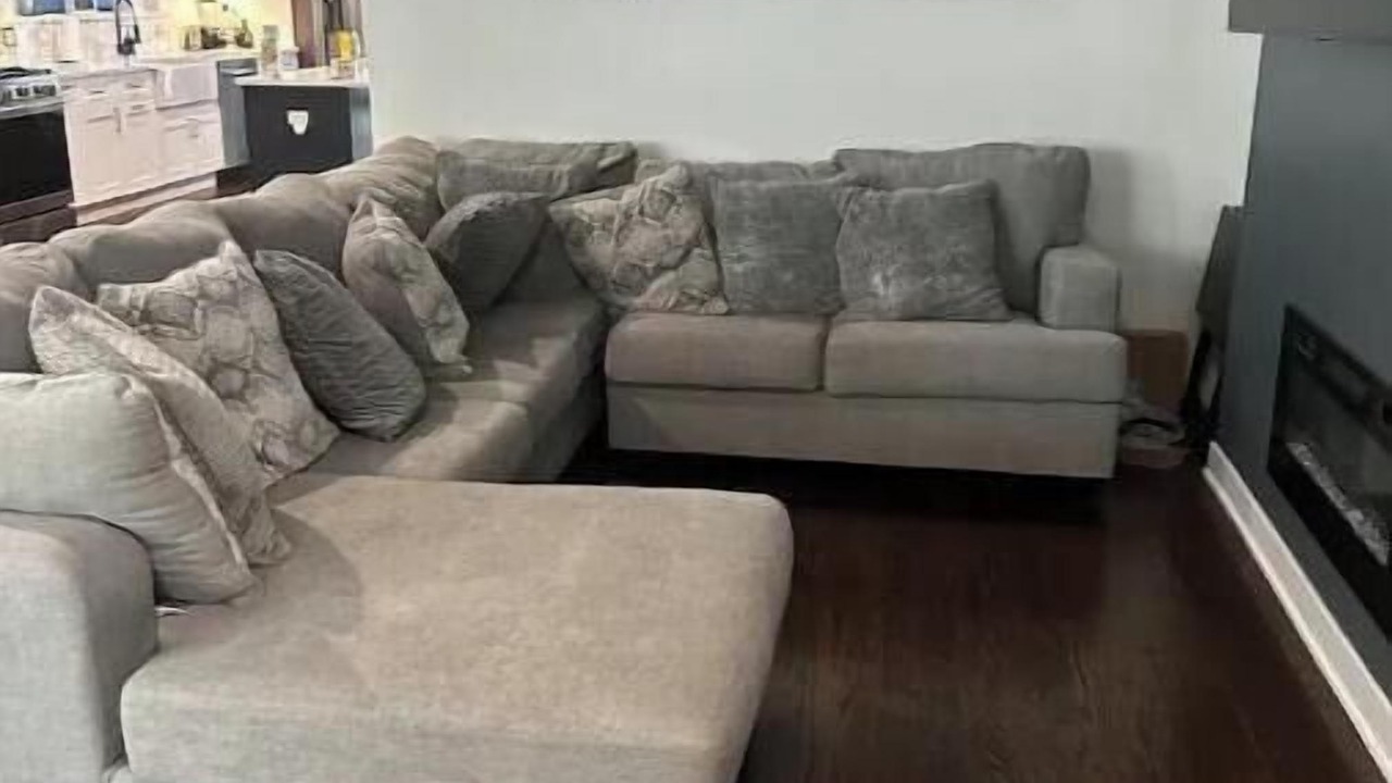 Photo of Livingroom in East Beverly