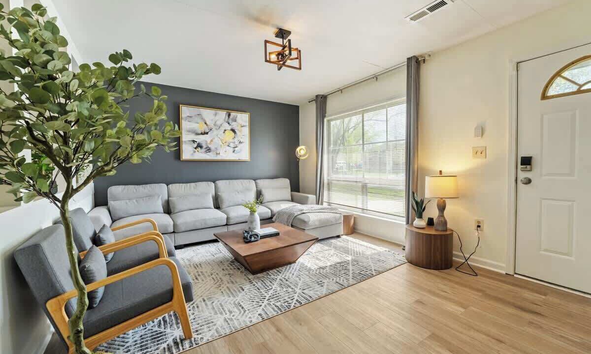 Photo of Livingroom in Streamwood