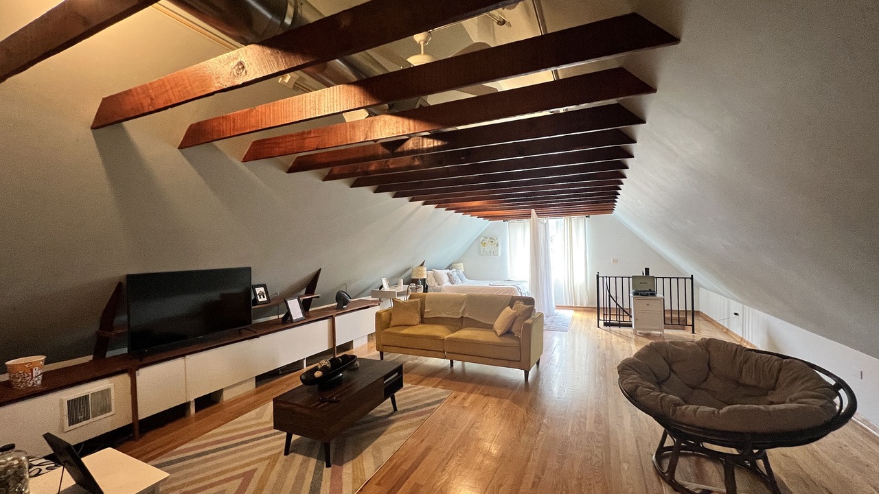 Photo of Livingroom in Wrigleyville