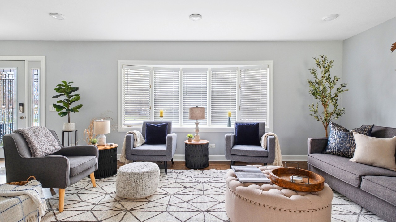 Photo of Livingroom in Oakbrook Terrace