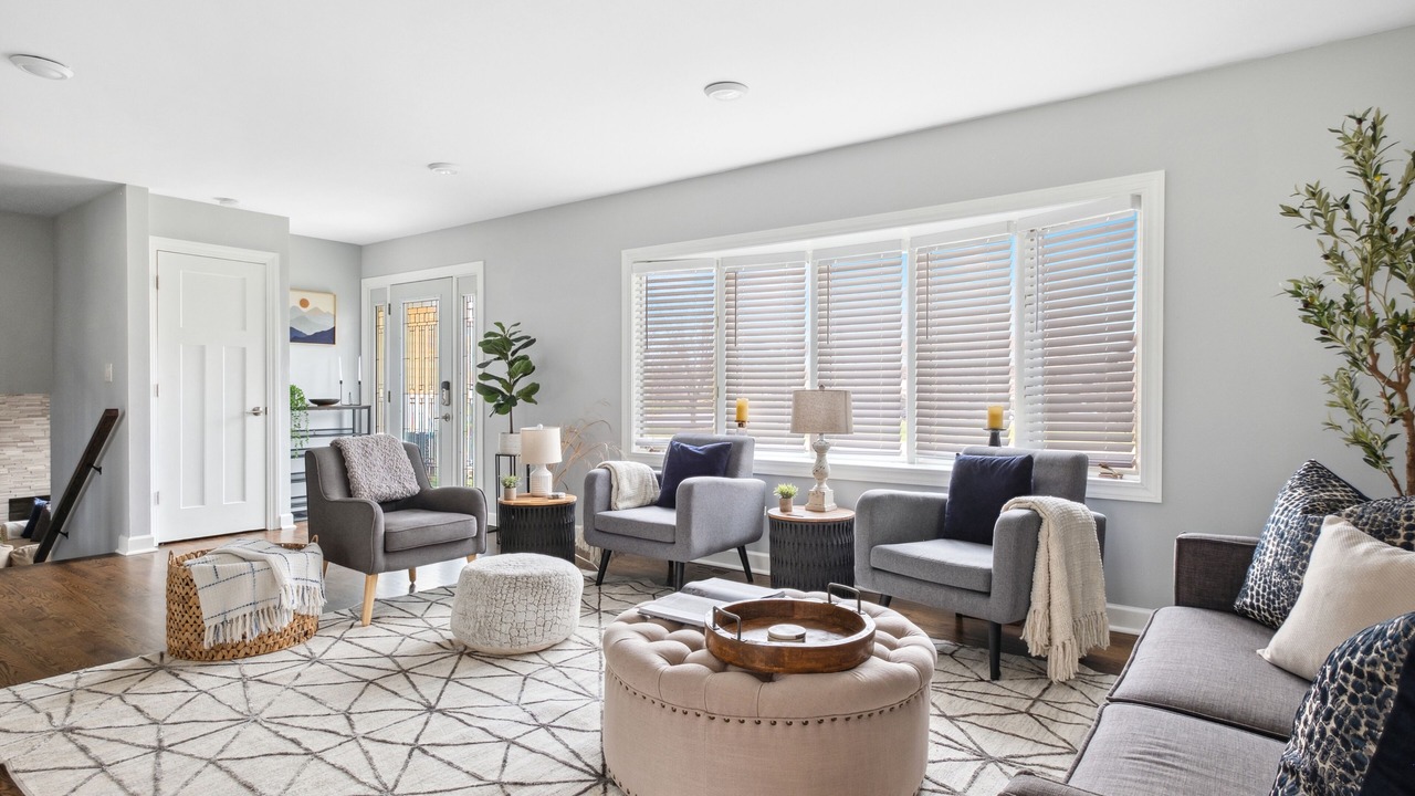 Photo of Livingroom in Oakbrook Terrace