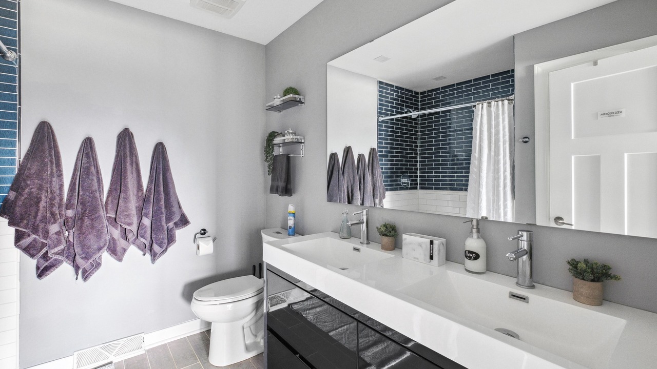 Photo of Bathroom in Oakbrook Terrace