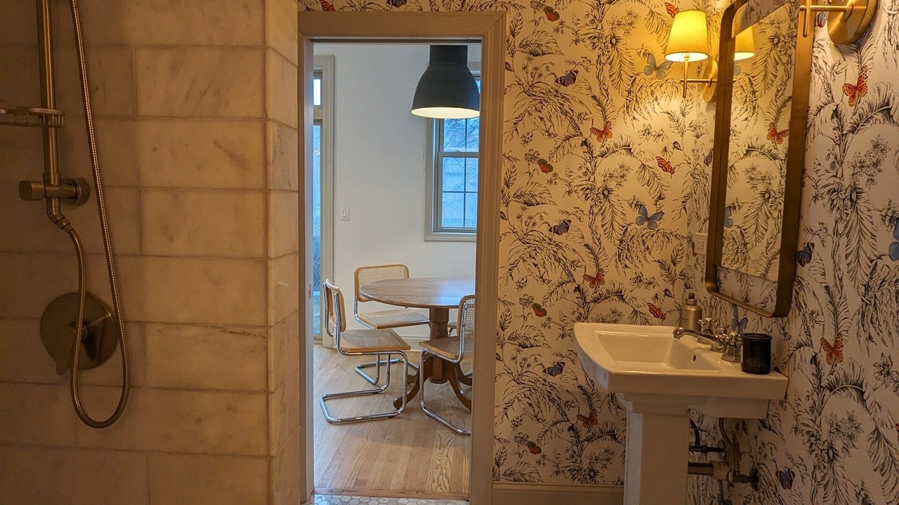 Photo of Bedroom in Rogers Park