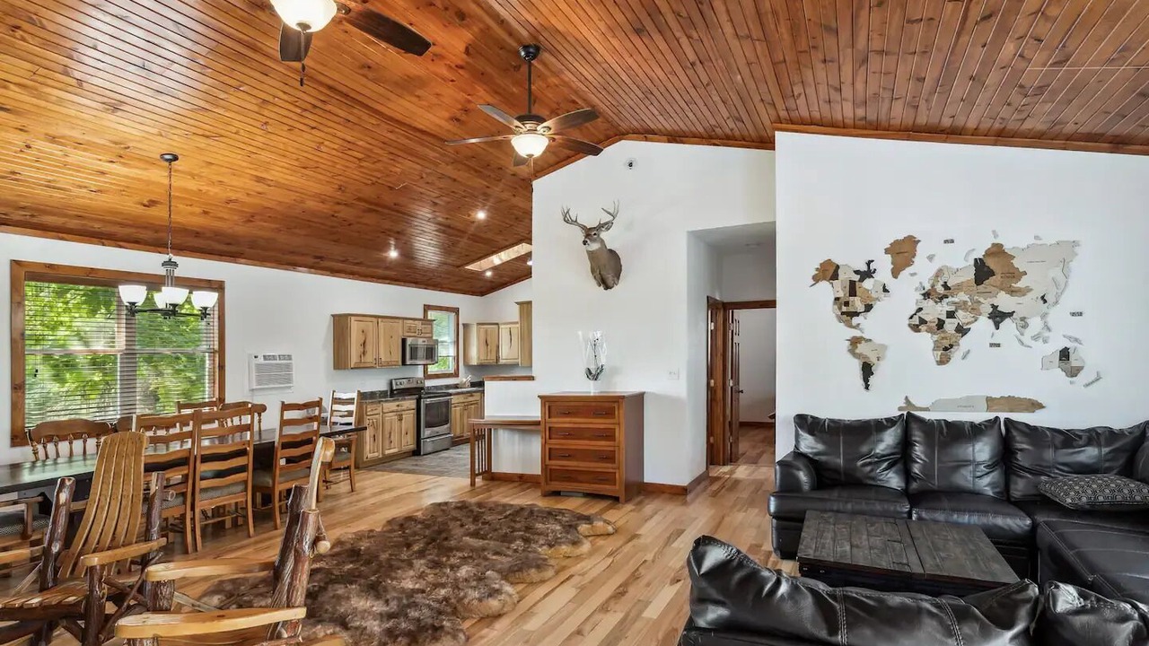 Photo of Livingroom in Dixon