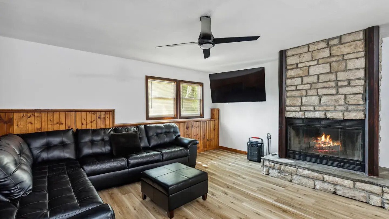 Photo of Livingroom in Dixon