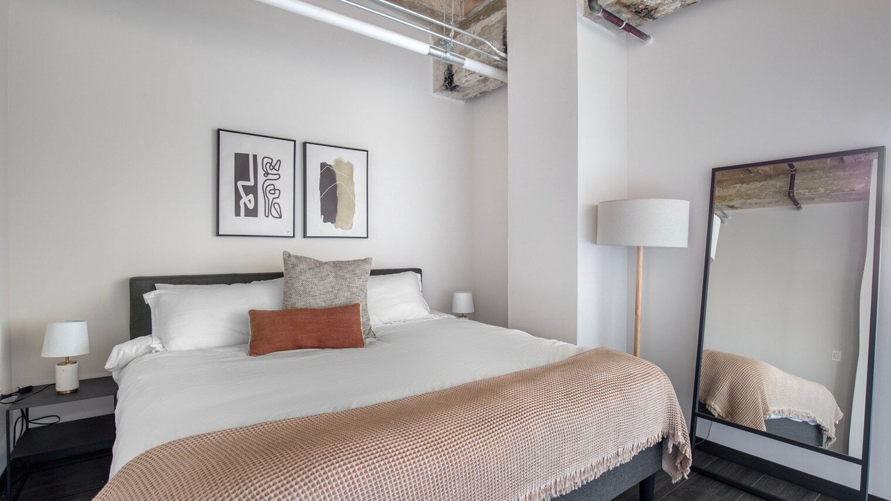 Photo of Bedroom in Near West Side