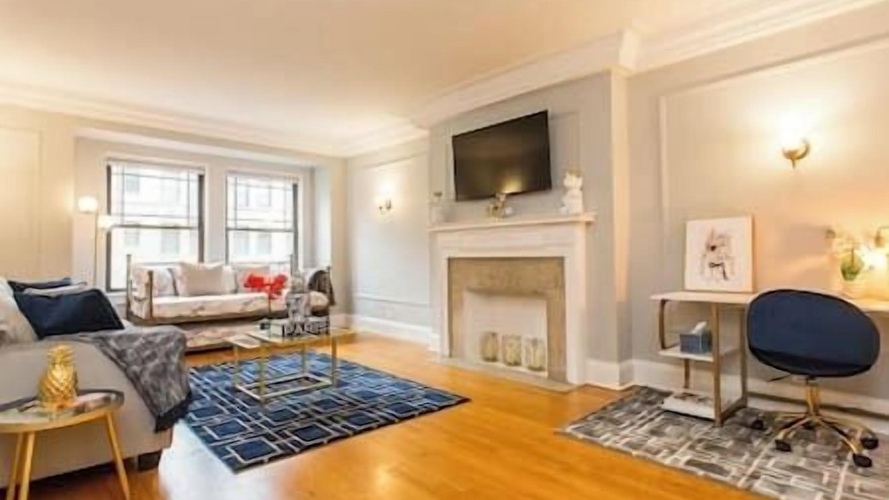 Photo of Livingroom in Streeterville